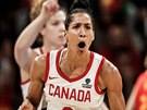 Kanadská basketbalistka Miranda Ayimová se raduje ze své trefy proti panlsku.