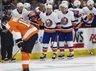 eský útoník ve slubách New York Islanders Jan Ková (uprosted) slaví se...