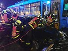 Zchrani v Ostrav zasahovali u nehody tramvaje slo 11 a osobnho...