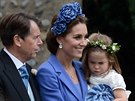 Vévodkyn Kate s dtmi na svatb své kamarádky Sophie Carterové s Robertem...