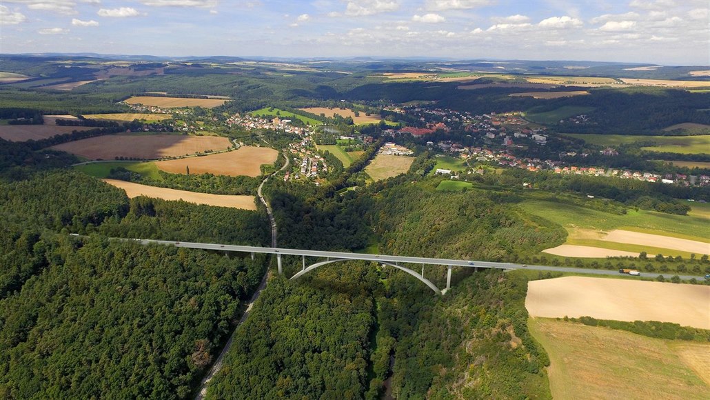 Vizualizace mostu p�es údolí Plas