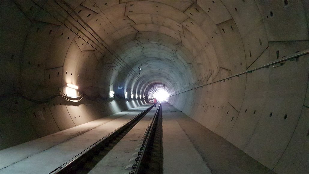 �elezni�ní tunel m�l propojit tehdej�í �eskoslovensko s Jaderským mo�em. Ilustra�ní snímek