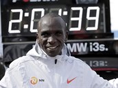 MARATONSK KRL. Kesk vytrvalec Eliud Kipchoge zabhl v Berln nejlep as...