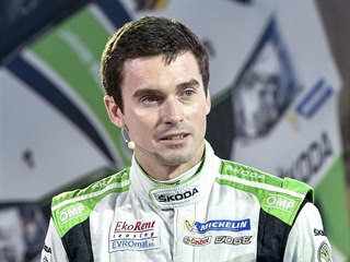 Automobilový závodník Jan Kopecký na tiskové konferenci továrního týmu Škoda...