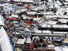Letoního roníku Monaco Yacht Show se zúastnilo 580 vystavovatel z 38 zemí...