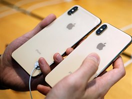 iPhone XS a XS Max fronta