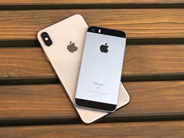 Novinka XS Max, s jejím nástupem mimochodem typ SE zmizel definitivn z...