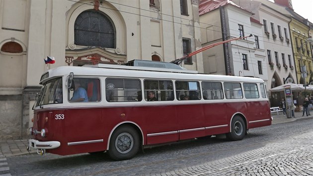 Při příležitosti oslav 70 let jihlavského dopravního podniku vyjely do ulic historické i nejmodernější trolejbusy.