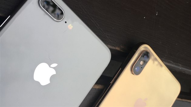 iPhone XS Max a iPhone 8 Plus