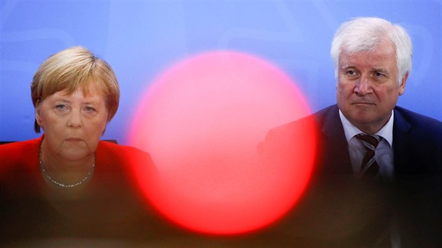 Nmeck kanclka Angela Merkelov a ministr vnitra Horst Seehofer (21. z 2018)