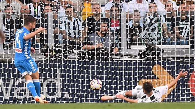tonk Neapole Dries Mertens stl gl v utkn proti Juventusu.