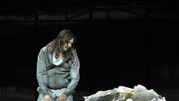 Daniel Frank jako Florestan v inscenaci Beethovenova Fidelia ve Stavovskm divadle
