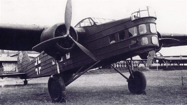 Aero MB.200. Po obsazen zbytku republiky opatili Nmci ukoistn letadla svm oznaenm.