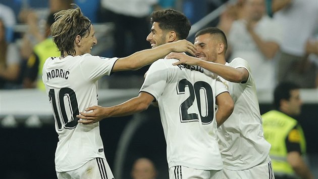 Fotbalist Realu Madrid oslavuj gl, kter vstelil Marco Asensio (uprosted).