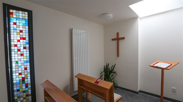 V Da�ic�ch otev�eli nov� domov senior�. Klienti tady maj� jedno a dvoul��kov� pokoje. V are�lu je i rozj�mac� m�stnost ve stylu mal� kaple.