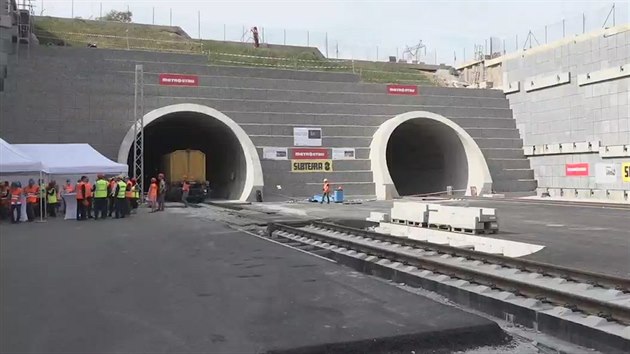Prošli jsme nejdelší železniční tunel v Česku
