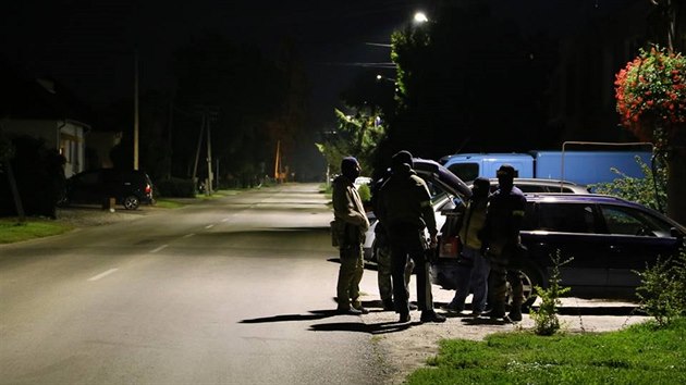 Slovensk policie zatkla osm lid podezelch z vrady novine Jna Kuciaka a jeho ptelkyn Martiny Kunrov.