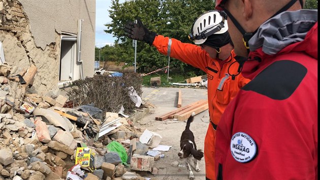 Exploze zničila rodinný dům v Mostkovicích na Prostějovsku. Uvnitř zemřel jeden člověk, další dva byli zraněni. (22. září 2018)