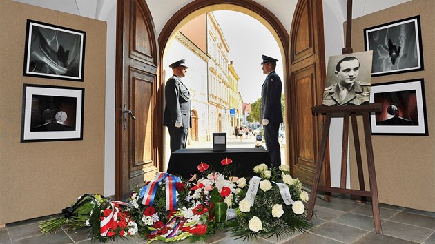 Do Ivančic se vrátily ostatky rodáka a vojáka z vylodění v Normandii Miloše Knorra. Uložení i vzpomínka proběhla s vojenskou poctou.