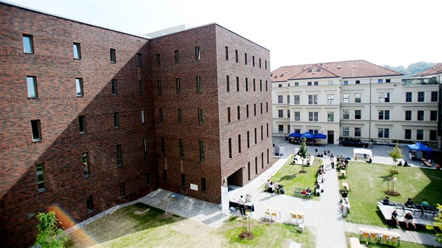 Filozofick fakulta v Brn otevela nov zrekonstruovan budovy. Oprava vyla na 301 milion korun.