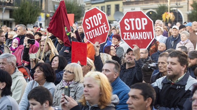 Prezident Milo Zeman se bhem sv nvtvy Olomouckho kraje setkal s lidmi v Perov. (25. z 2018)