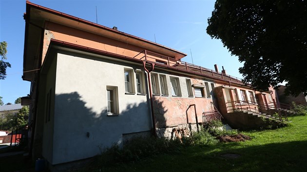 Sokolovnu postavili dlnci v roce 1933 celkem za 214 dn. Slavnostn oteven se konalo 28. jna, kdy se slavilo 15. vro vzniku eskoslovenska.
