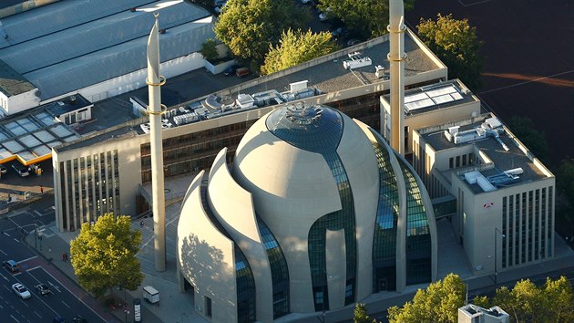 Turecký prezident Recep Tayyip Erdogan během své návštěvy Německa oficiálně otevře novou mešitu v Kolíně nad Rýnem, která bude jednou z největších v Evropě.