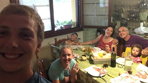 Rodina, která cestovatelům poskytla nocleh v italském městě Udine
