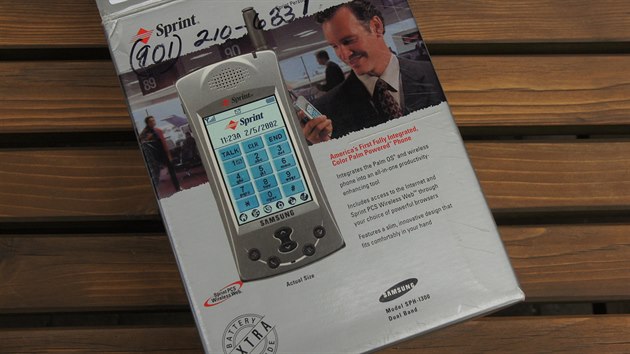 Samsung SPH-i300: prvn smartphone znaky dostal dotykov displej a operan systm Palm OS.