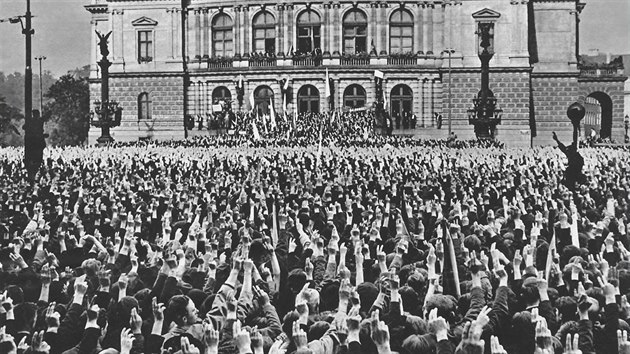 eskoslovenská veejnost demonstruje v záí 1938 odhodlání k obran vlasti.