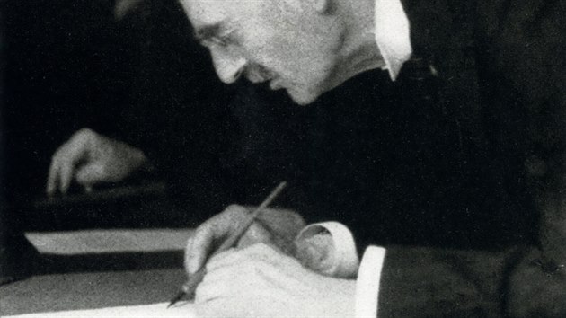 Okamik podpisu mnichovsk dohody ‒ Neville Chamberlain.
