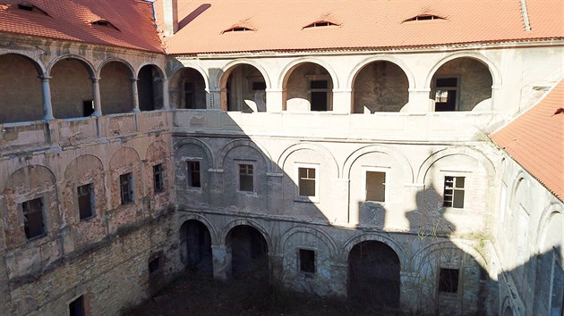 Encovany, Polepy, okres Litoměřice. V posledních letech bylo do údržby zámku investováno více než 10 milionů korun.