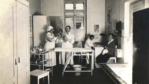 V ordinaci dtskho lkae, 1926.