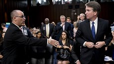 Kandidát na soudce nejvyího soudu USA Brett Kavanaugh bhem slyení v Senátu...