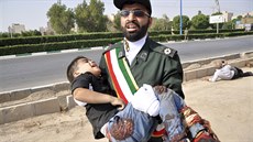 Teroristé zaútoili na vojenskou pehlídku v íránském mst Ahváz. (22. záí...