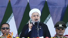 Íránský prezident Hasan Rúhání na vojenské přehlídce v Ahvázu. (22. září 2018)