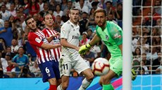 Gareth Bale z Realu Madrid neproměňuje svoji šanci v utkání s Atléticem Madrid.