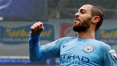 Bernando Silva, záloník Manchesteru City, oslavuje svoji trefu.