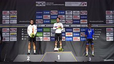 Stupn vítz juniorského závodu na mistrovství svta v silniní cyklistice v...