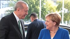 Nmecká kancléka Angela Merkelová (vpravo) a turecký prezident Recep Tayyip...