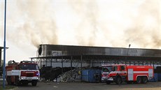 Požár haly s linkou na drcení odpadu na skládce firmy Celio v Litvínově. (19....