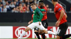 Slovenský záloník Jakub Povaanec z Jablonce se v utkání Evropské ligy snaí...