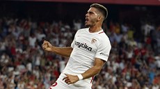 Andre Silva ze Sevilly oslavuje trefu proti Realu Madrid.