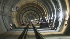 Nový elezniní tunel u Plzn je nyní nejdelí v esku.