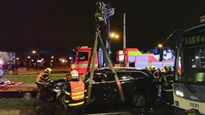 Záchranái v Ostrav zasahovali u nehody tramvaje íslo 11 a osobního...