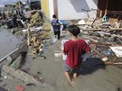 Msto Pelu na indonéském ostrov Sulawesi se potýká s následky zemtesení a...