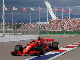 Kimi Raikkonen z Ferrari v prbhu Velk ceny Ruska.