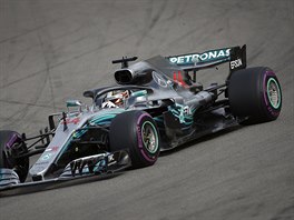 Britsk jezdec Lewis Hamilton bhem Velk ceny Ruska formule 1