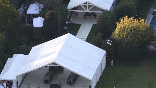 Svatba probhla ve velkch stanech na zahrad domu Gwyneth Platrowov a Brada Falchuka v New Yorku.
