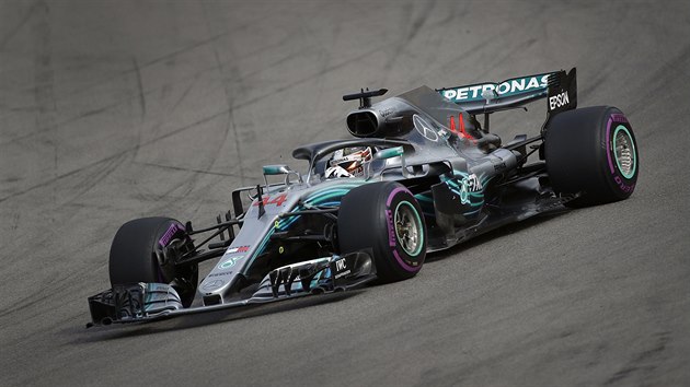 Britsk jezdec Lewis Hamilton bhem Velk ceny Ruska formule 1